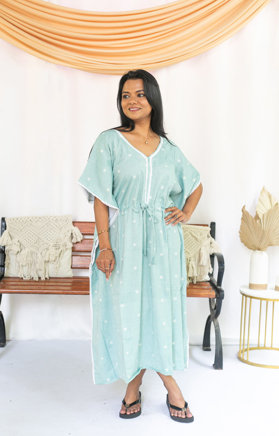 Hearty sage Feeding kaftan