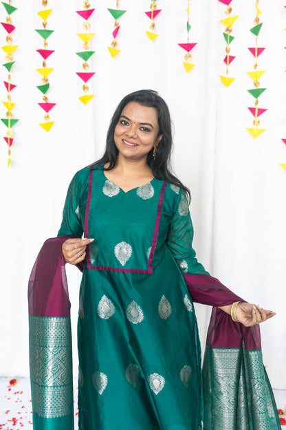 Mayil Iragu Maternity Feeding salwar Set