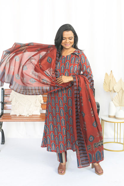 Neelam Maternity Feeding Kurta Set