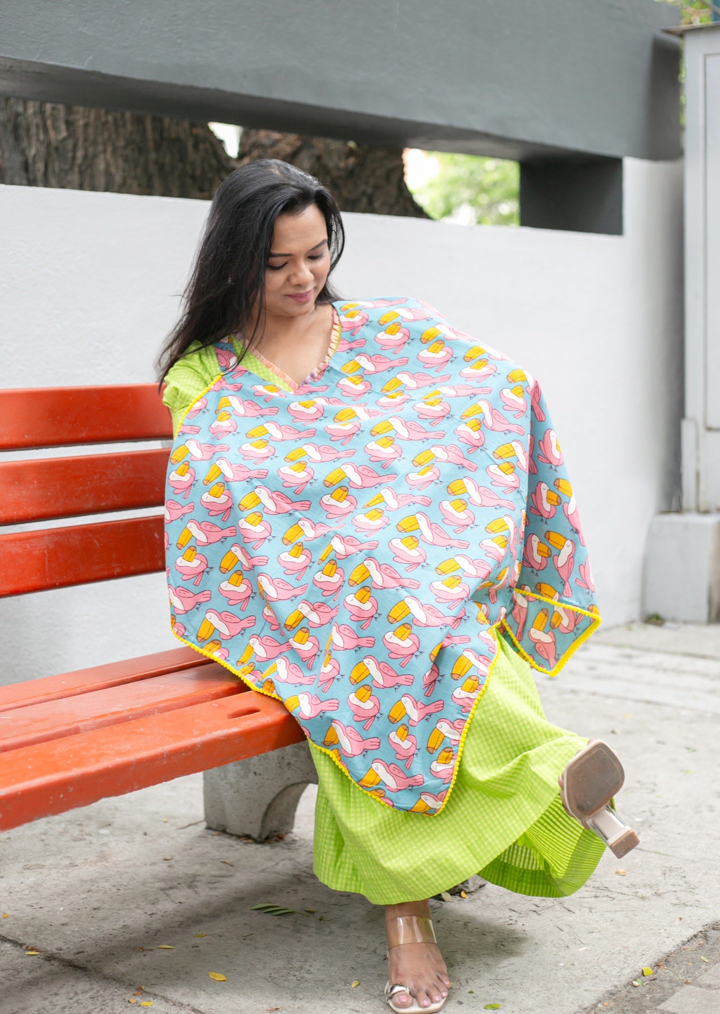 Peppy Parrot Feeding Apron