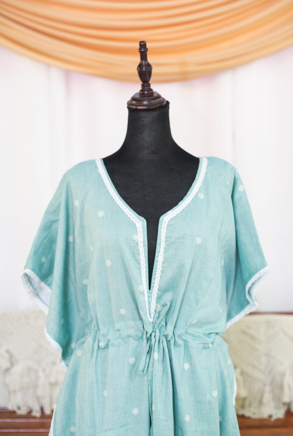 Hearty sage Feeding kaftan