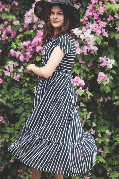 Monochrome Maternity Feeding Dress
